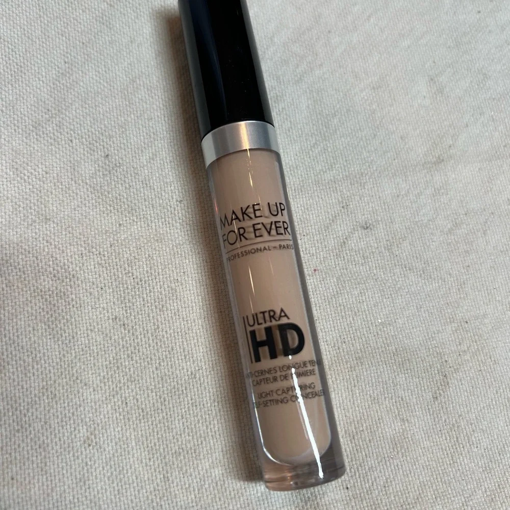 Makeup Forever Ultra HD Light Capturing Self Setting Concealer